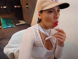 abril-fox live webcam show