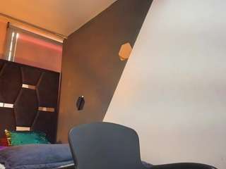 Abril-Fox live webcam show