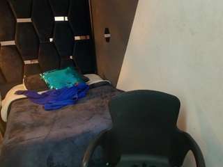 Abril-Fox live webcam show