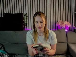 april-jacksonn Live Webcam on CamSoda