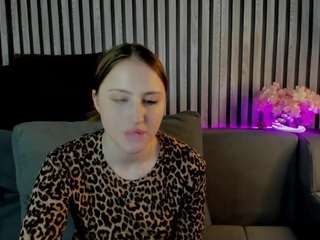 april-jacksonn's CamSoda show and profile