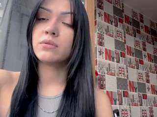 Live webcam model azziepov on Soda Cams