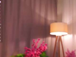 Live webcam model eleninieratko on Soda Cams