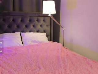 Acest model este live acum. girlmolly