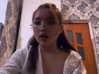 Live webcam model jenniferhomyak on Soda Cams