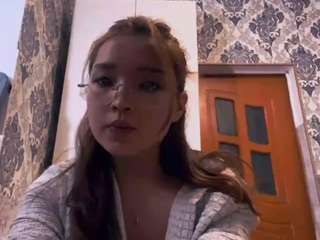 Live webcam model jenniferhomyak on Soda Cams