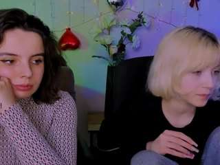 mia-mooon's CamSoda show and profile