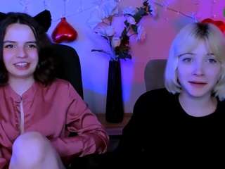 mia-mooon's CamSoda show and profile