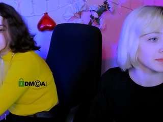 mia-mooon's CamSoda show and profile