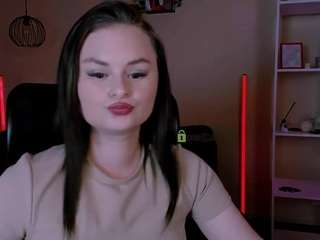 Model ini sedang live sekarang. mia-mooon