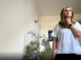 le modèle romaortuno est en webcam porno dans un show sur le site camsoda, il possède les tags suivants: ahegao,genital piercings,young adult,tiny tits,teen 18,tattoos,no smoking,no drinking,nipple piercings,facial piercings,anal,dirty talk,deepthroat,brown eyes,blowjob,black hair,athletic,ass bouncing,anal toys,hd