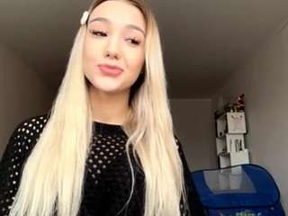 Live webcam model victorinavasquez on Soda Cams