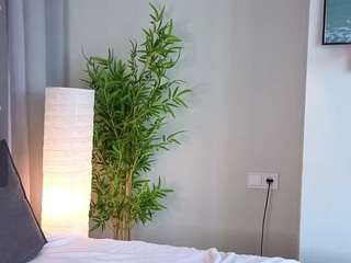 aisha-eilish live webcam show