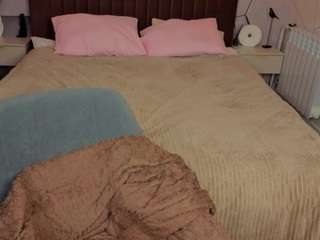 Live webcam model angelinaa-becker on Soda Cams