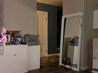 LolaRaze live cam preview