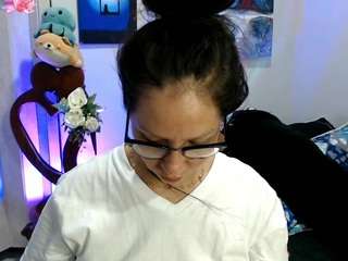 naih-reyes live cam preview