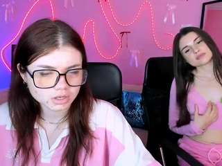 Live webcam model veloria-vale3 on Soda Cams