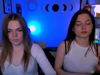 Live webcam model veloria-vale3 on Soda Cams