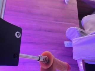 Live webcam model ada-johansenn on Soda Cams