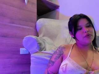Live webcam model ada-johansenn on Soda Cams