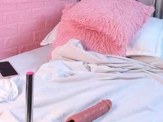 eliza-rosas Live Webcam on CamSoda