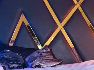 Live webcam model mia-rouge1 on Soda Cams