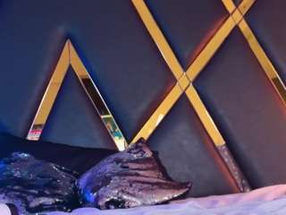 Live webcam model mia-rouge1 on Soda Cams