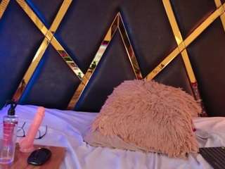 Live cam show with Mia-Rouge1