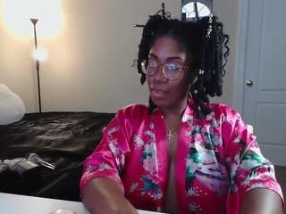 Live webcam model xoxocinnamon on Soda Cams