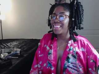 Live webcam model xoxocinnamon on Soda Cams