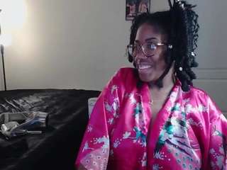 Live webcam model xoxocinnamon on Soda Cams