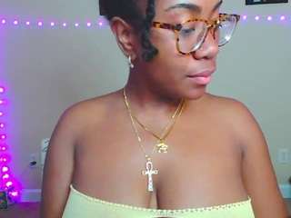 Xoxocinnamon's cam show statistics and live stream