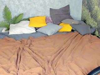 emili-hols Live Webcam on CamSoda