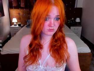 emili-hols live webcam show