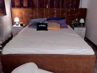 emili-hols live webcam show