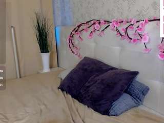 Emili-Hols live webcam show