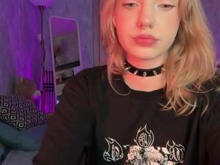 evedarkside's CamSoda show and profile
