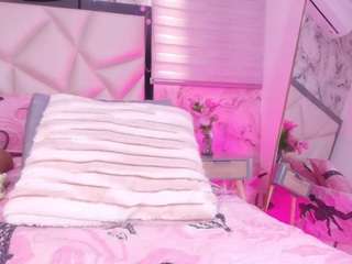 Live webcam model lili-jhs on Soda Cams