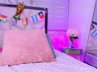 lili-jhs Sex Cam Show