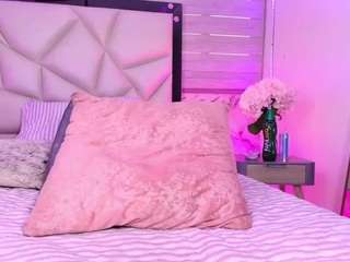 lili-jhs Sex Cam Show
