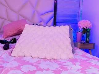 lili-jhs Sex Cam Show