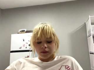 Live webcam model mattiestroy on Soda Cams