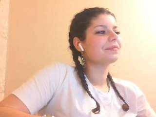 Live webcam model nolabessone on Soda Cams