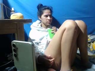 Live webcam model rousee-xxx on Soda Cams