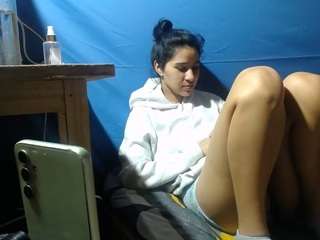Live webcam model rousee-xxx on Soda Cams