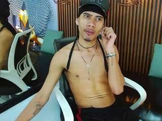 le modèle skinny-cute-alyer est en webcam porno dans un show sur le site camsoda, il possède les tags suivants: average,black hair,blowjob,brown eyes,drinking,facial,handjob,orgasm,sexting,smoking,tattoos,hd