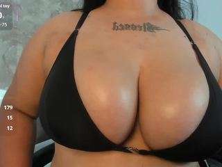 Live webcam model rachel-foxx on Soda Cams