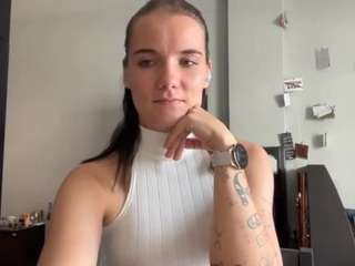 Live webcam model rosettahackborn on Soda Cams