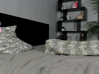 CorrinneHillestad live webcam show