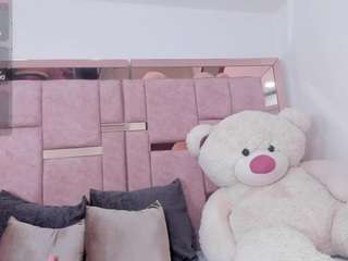 Live cam show with lunabloomm